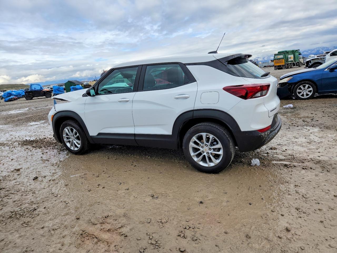 2025 CHEVROLET TRAILBLAZER LS photo 2