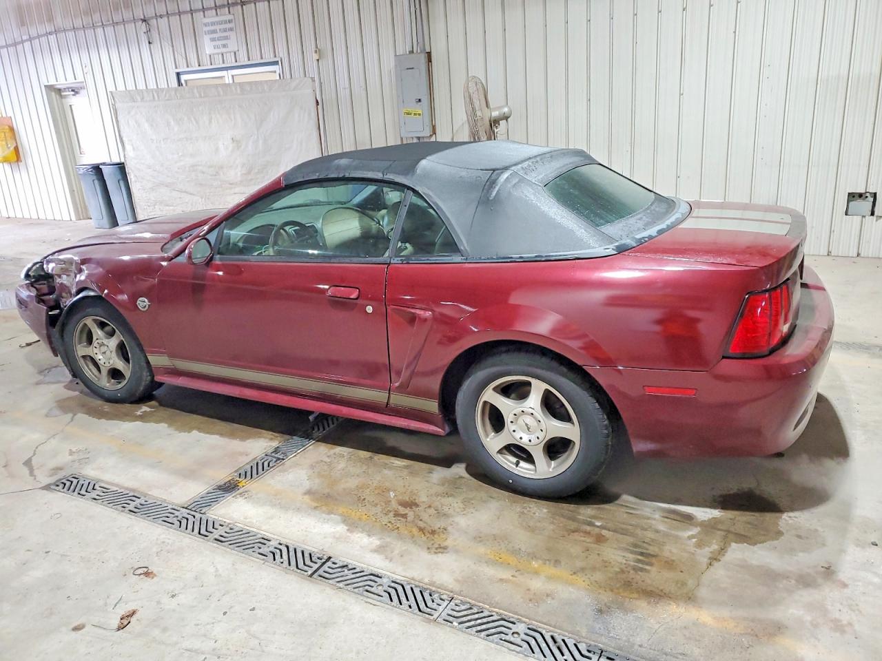 2004 FORD MUSTANG photo 3
