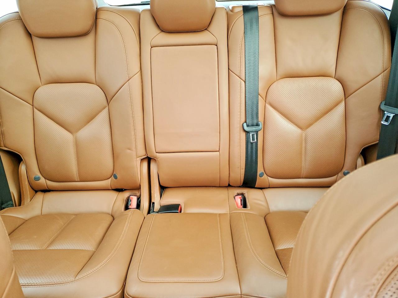 2016 PORSCHE CAYENNE S photo 10