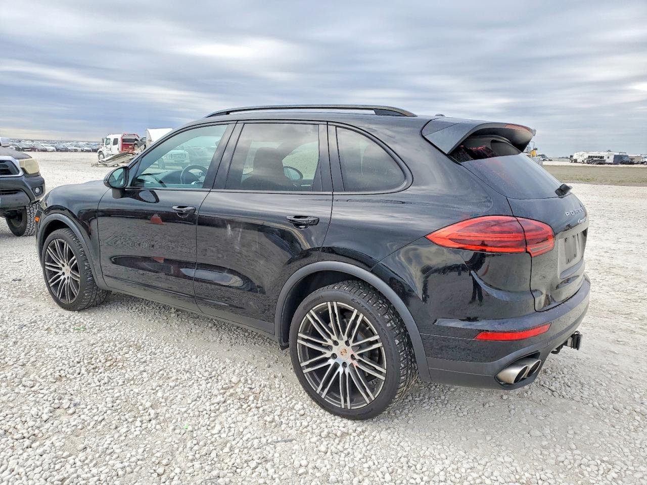 2016 PORSCHE CAYENNE S photo 2