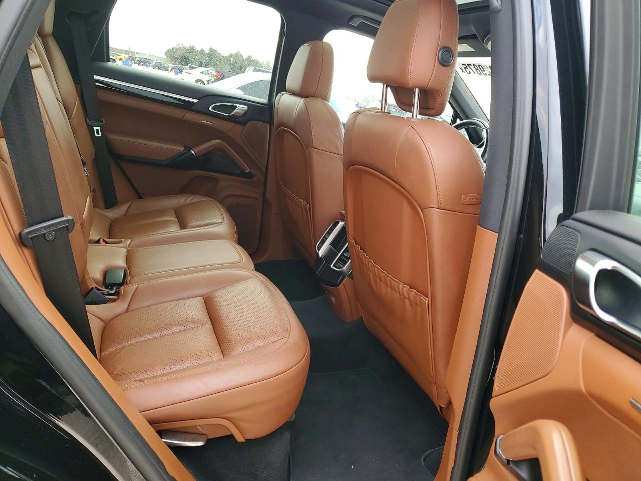 2016 PORSCHE CAYENNE S photo 11