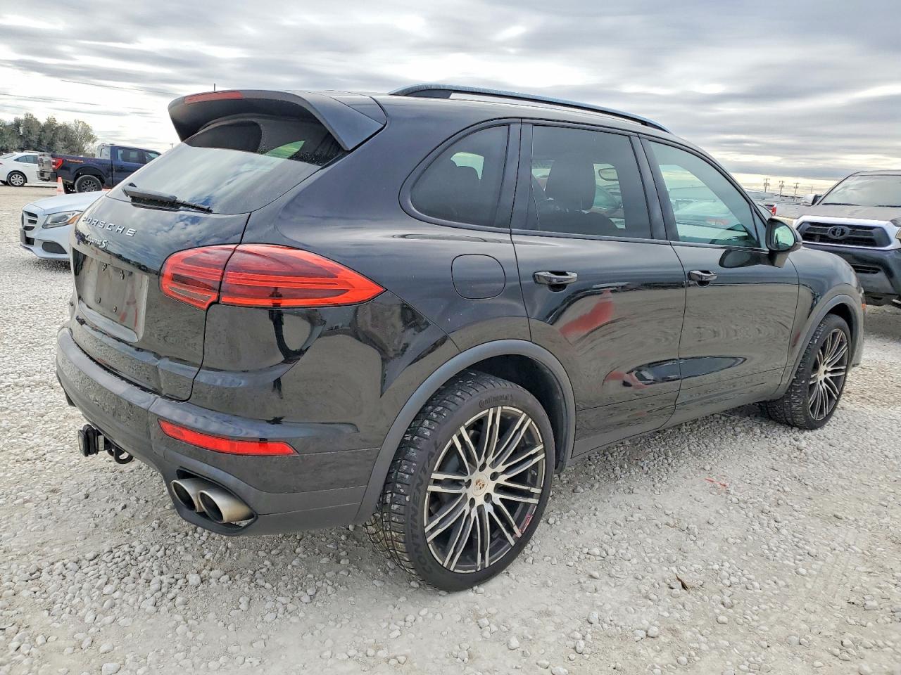 2016 PORSCHE CAYENNE S photo 3