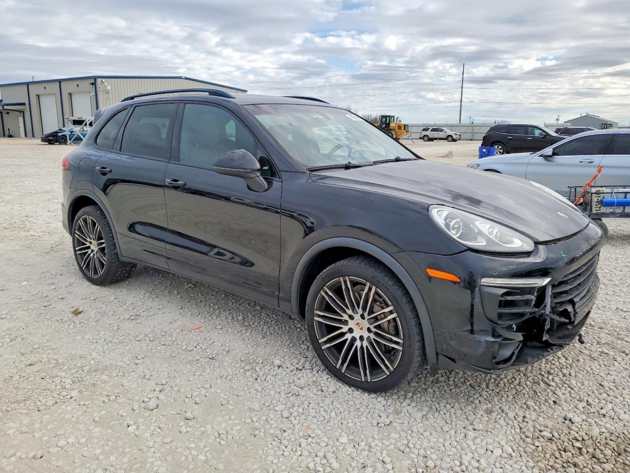 2016 PORSCHE CAYENNE S photo 4