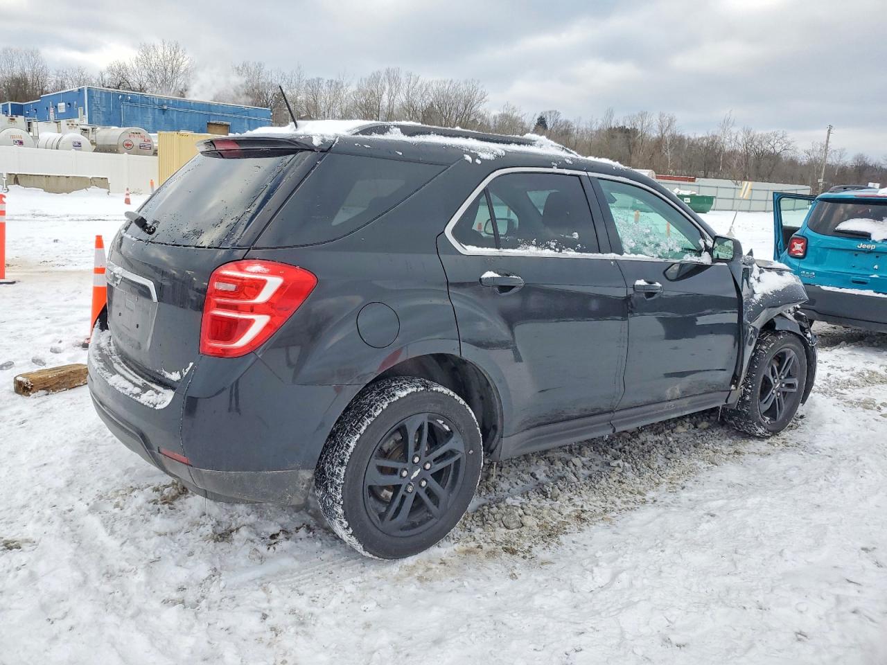 2017 CHEVROLET EQUINOX LT photo 3