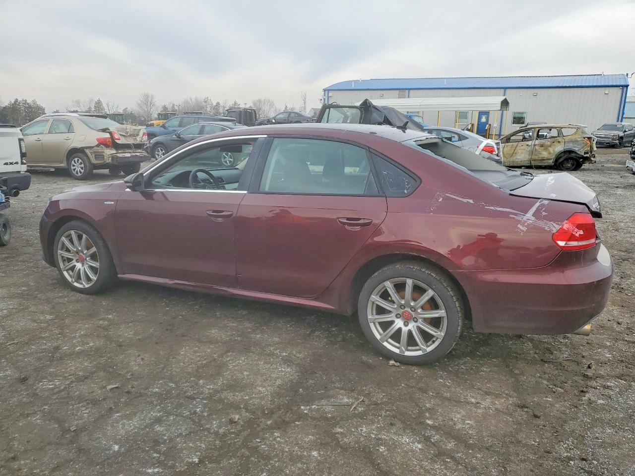 2012 VOLKSWAGEN PASSAT S photo 2