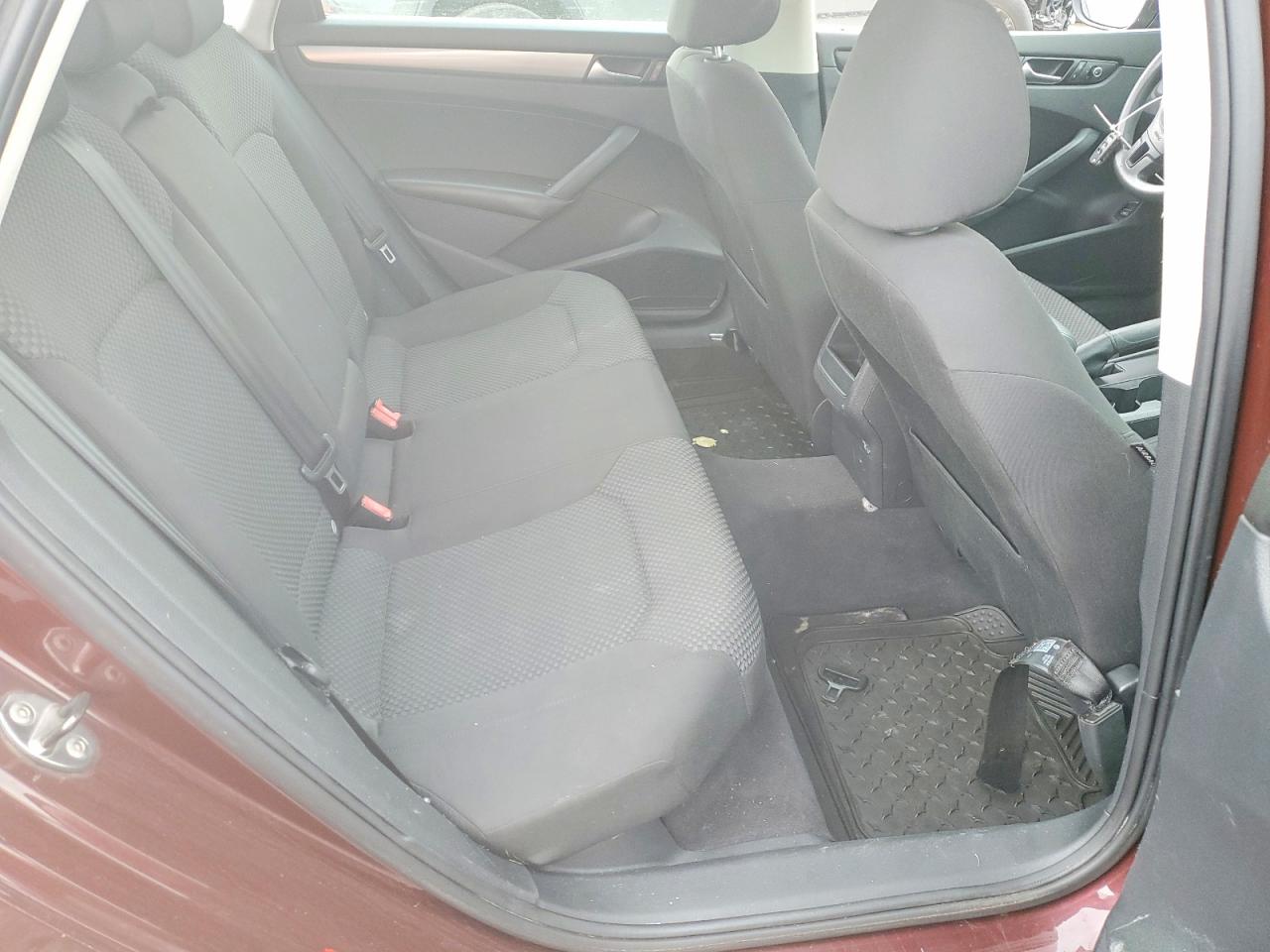 2012 VOLKSWAGEN PASSAT S photo 10