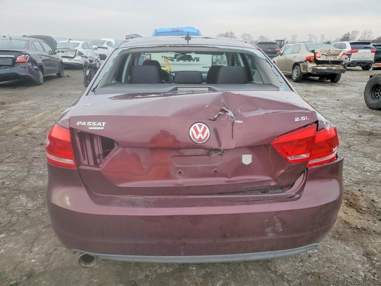 2012 VOLKSWAGEN PASSAT S photo 6