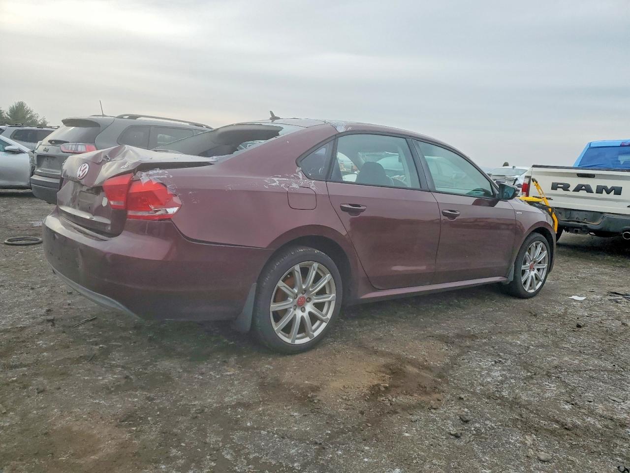 2012 VOLKSWAGEN PASSAT S photo 3