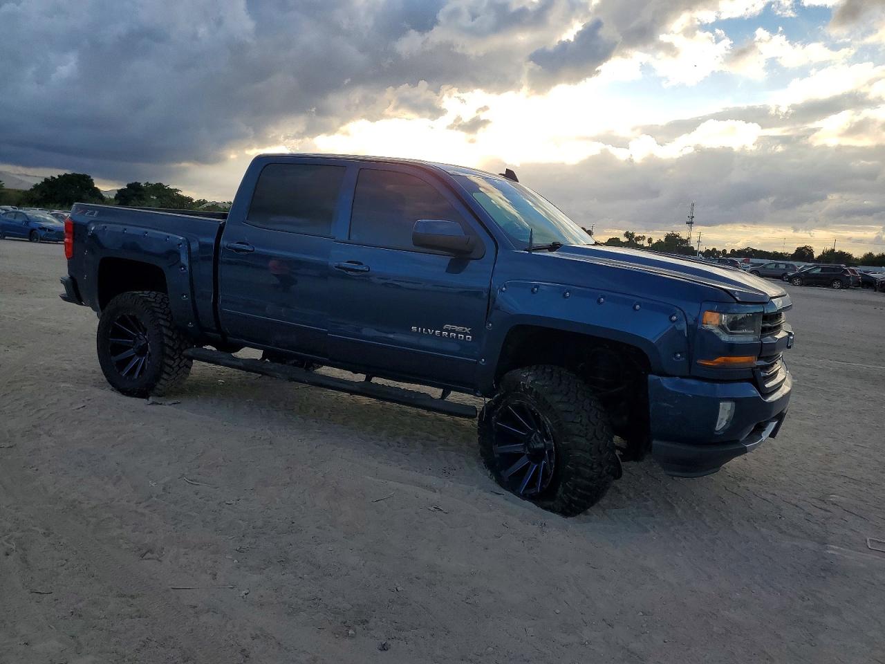 2018 CHEVROLET SILVERADO K1500 LT photo 4