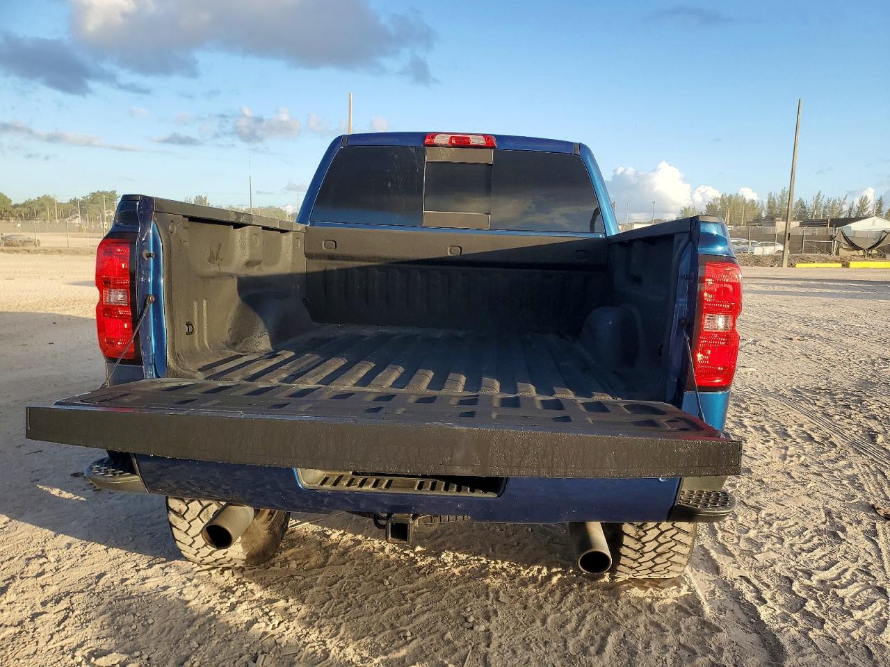 2018 CHEVROLET SILVERADO K1500 LT photo 6