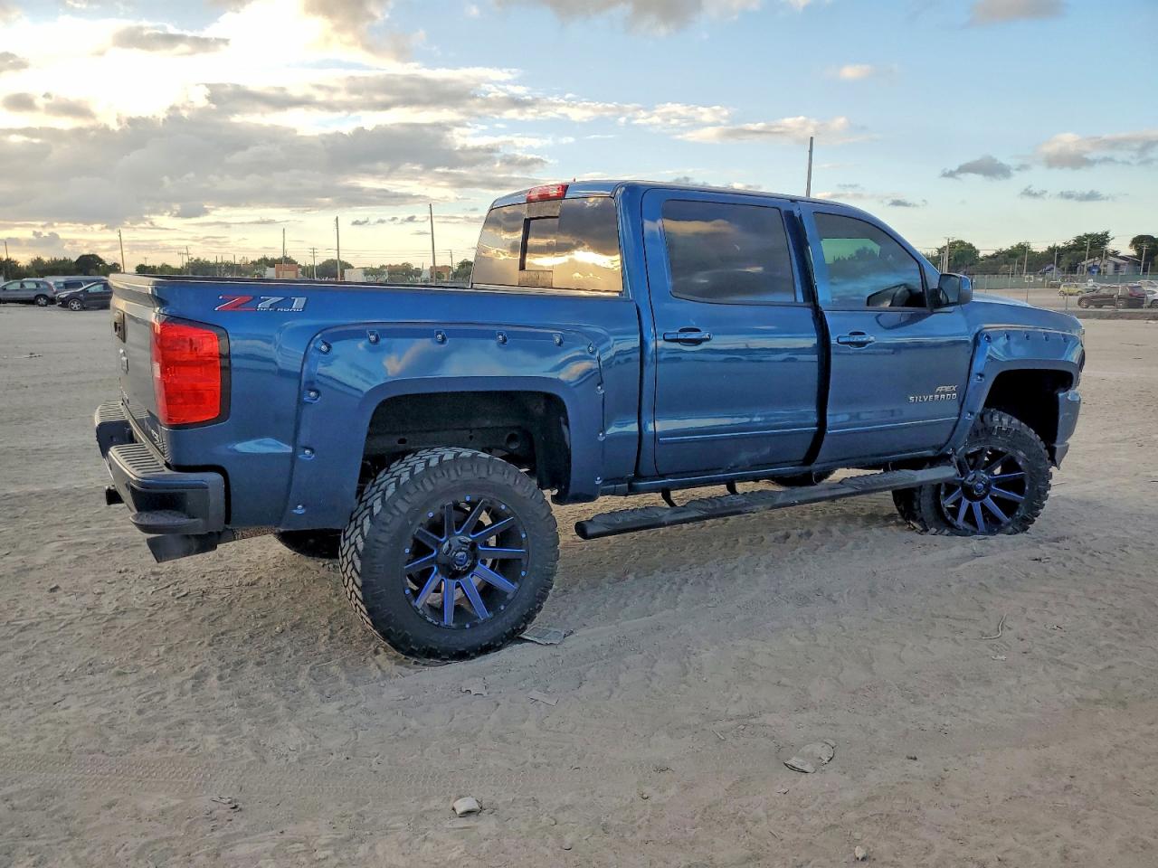 2018 CHEVROLET SILVERADO K1500 LT photo 3