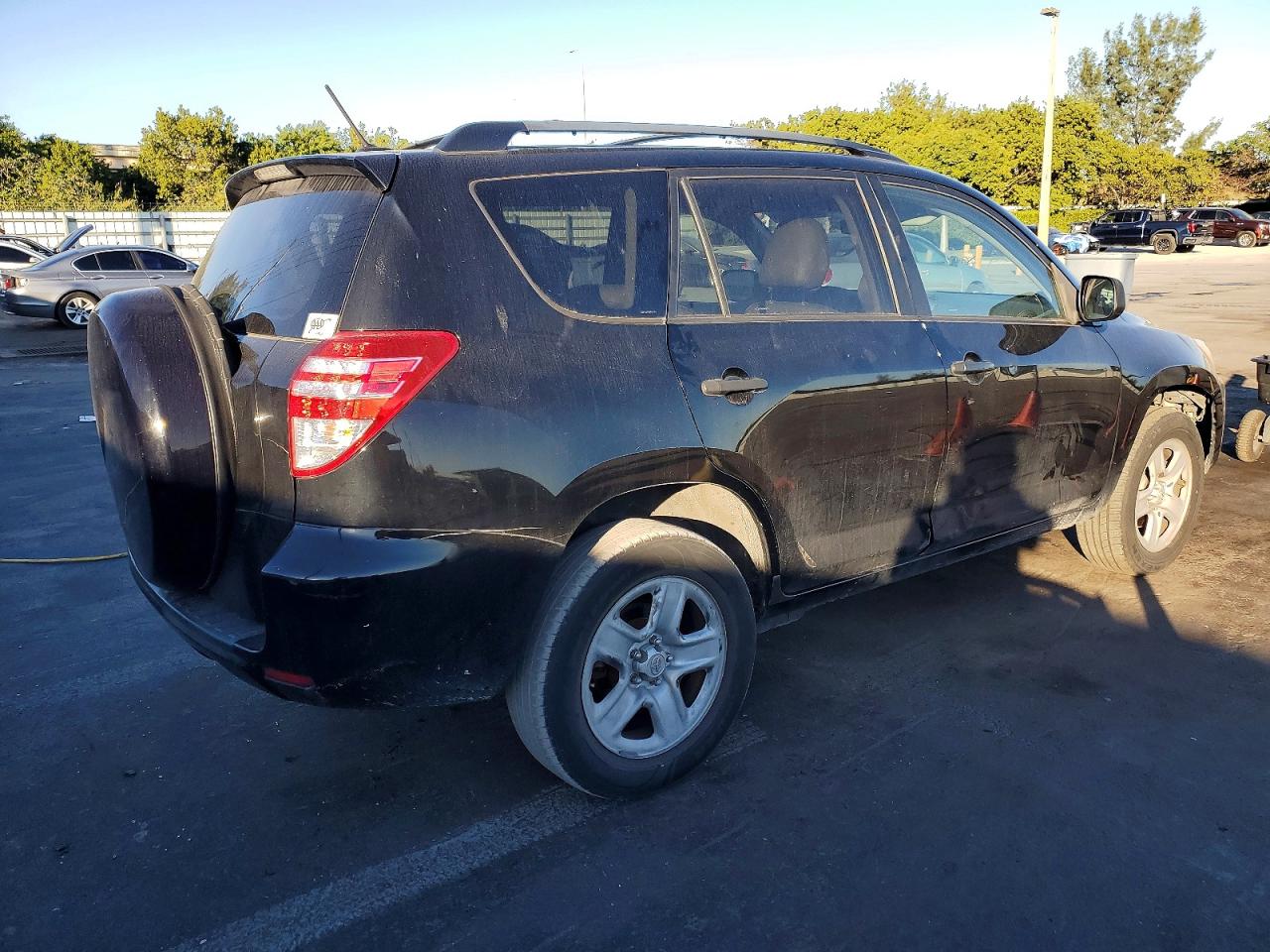 2011 TOYOTA RAV4 photo 3