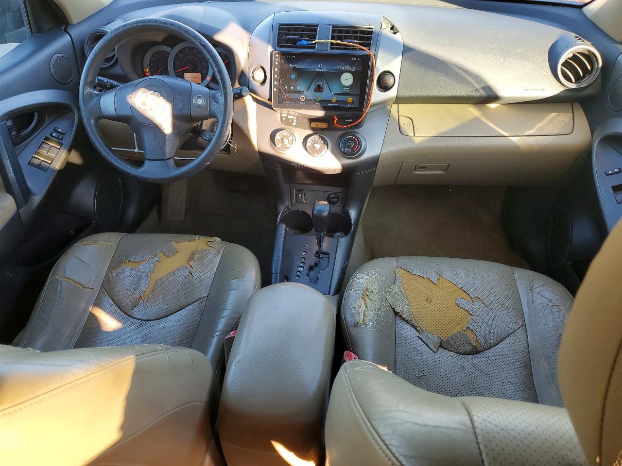 2011 TOYOTA RAV4 photo 8