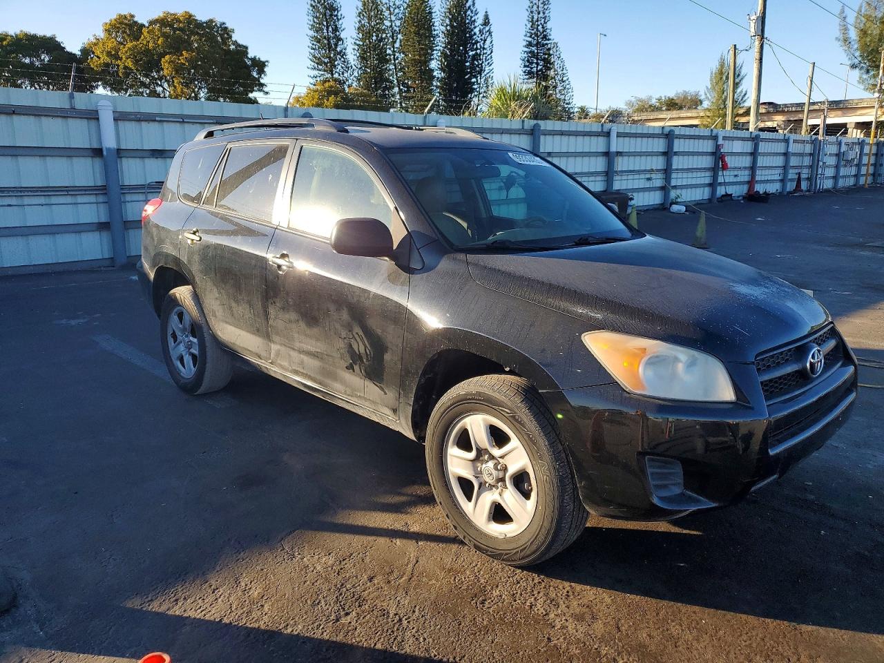 2011 TOYOTA RAV4 photo 4