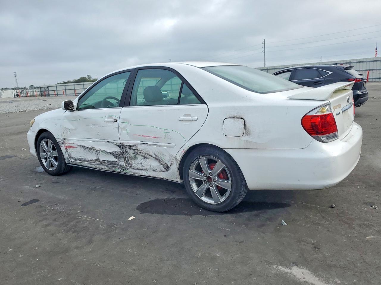 2005 TOYOTA CAMRY LE photo 2