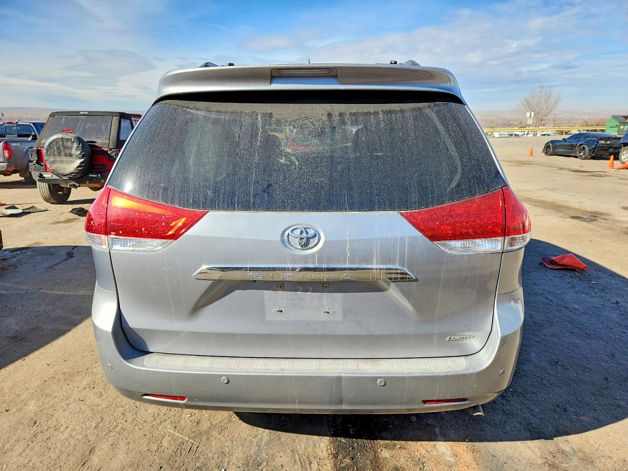 2013 TOYOTA SIENNA XLE photo 11
