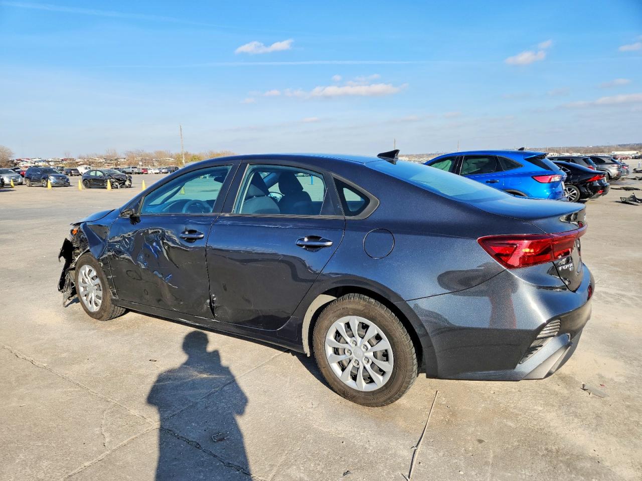 2023 KIA FORTE LX photo 3