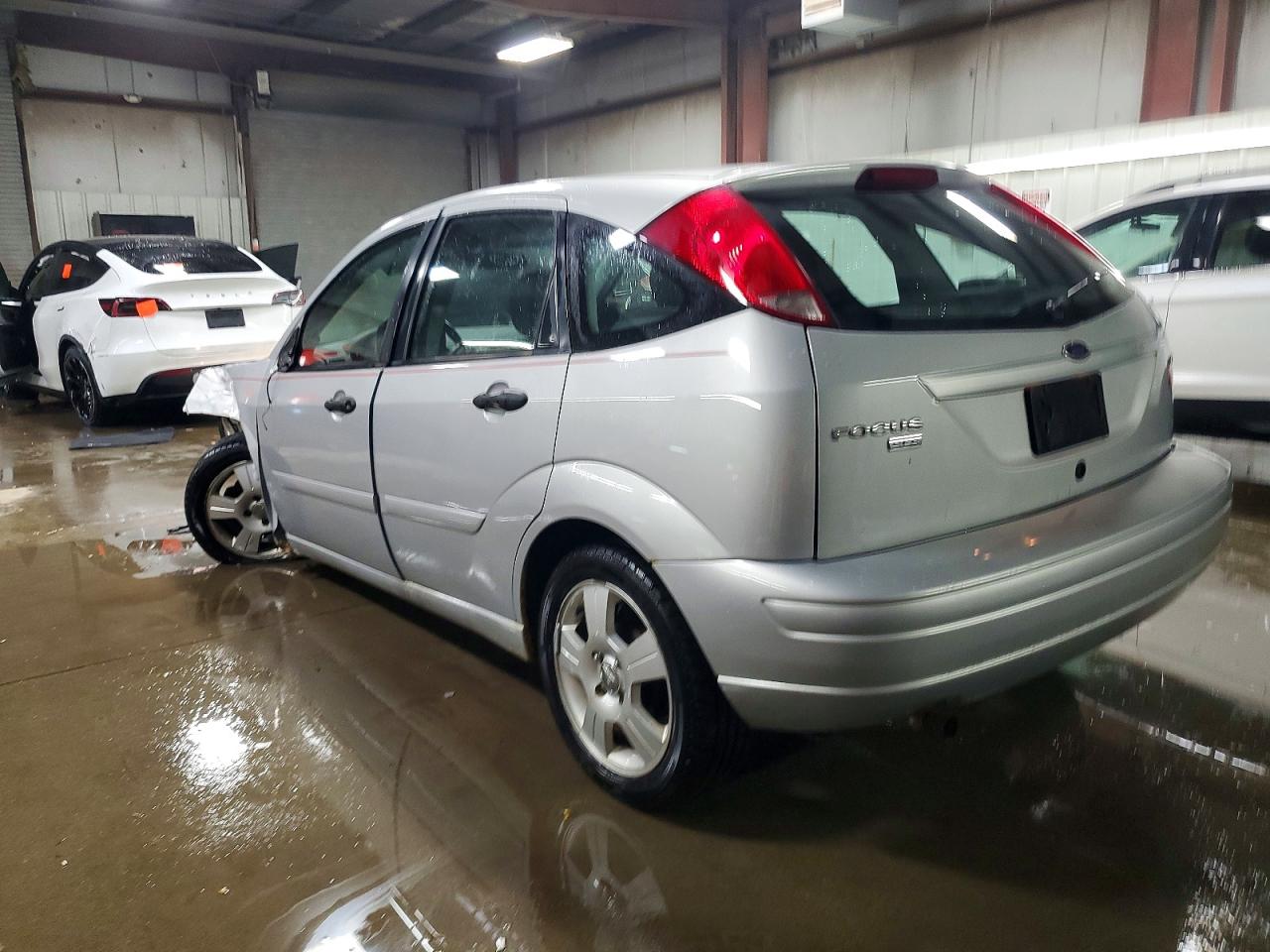 2005 FORD FOCUS ZX5 photo 2