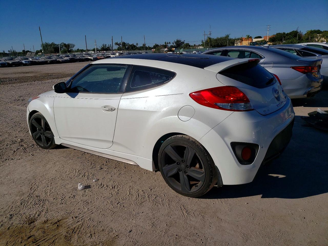 2015 HYUNDAI VELOSTER TURBO photo 2