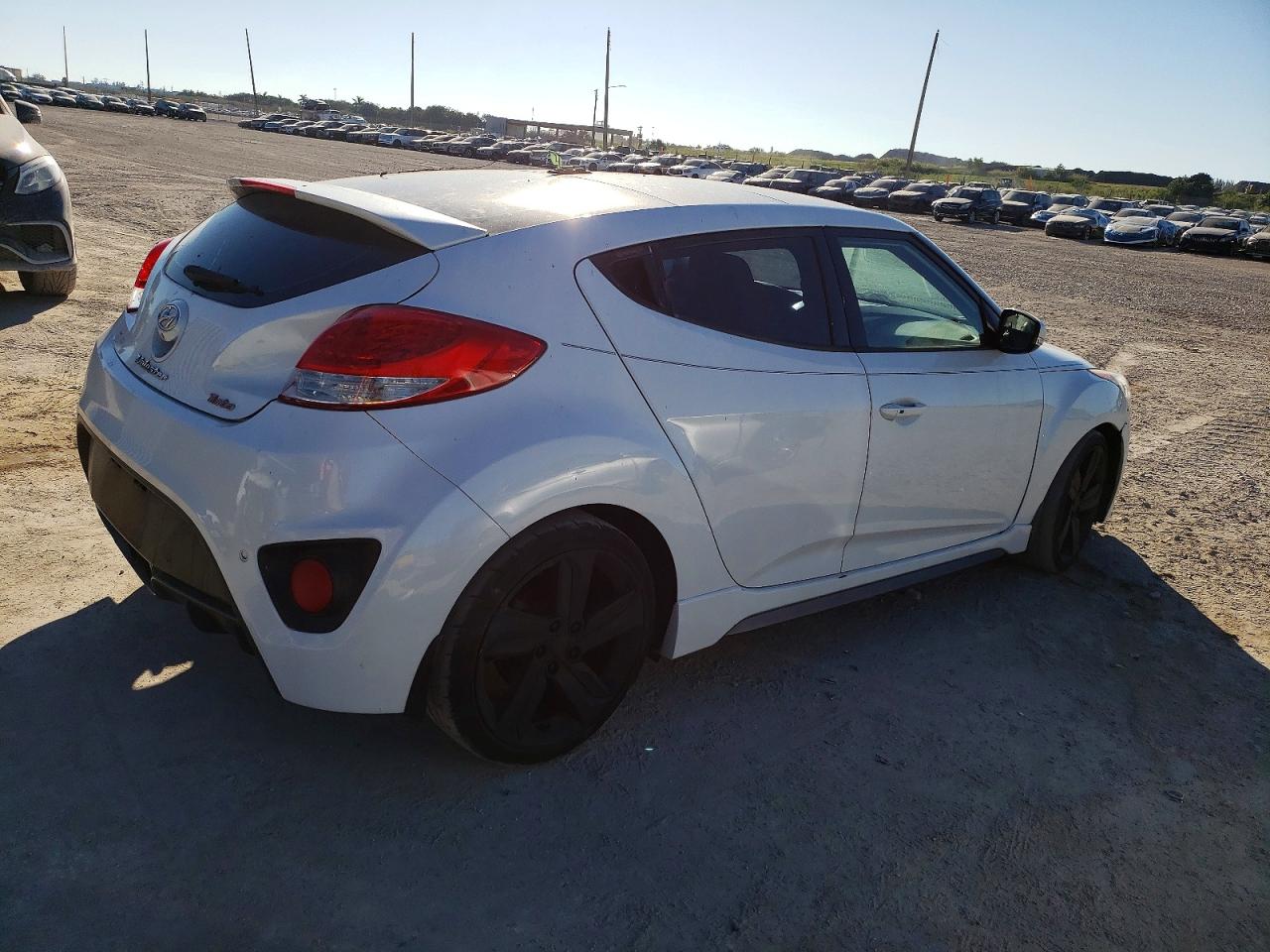 2015 HYUNDAI VELOSTER TURBO photo 3