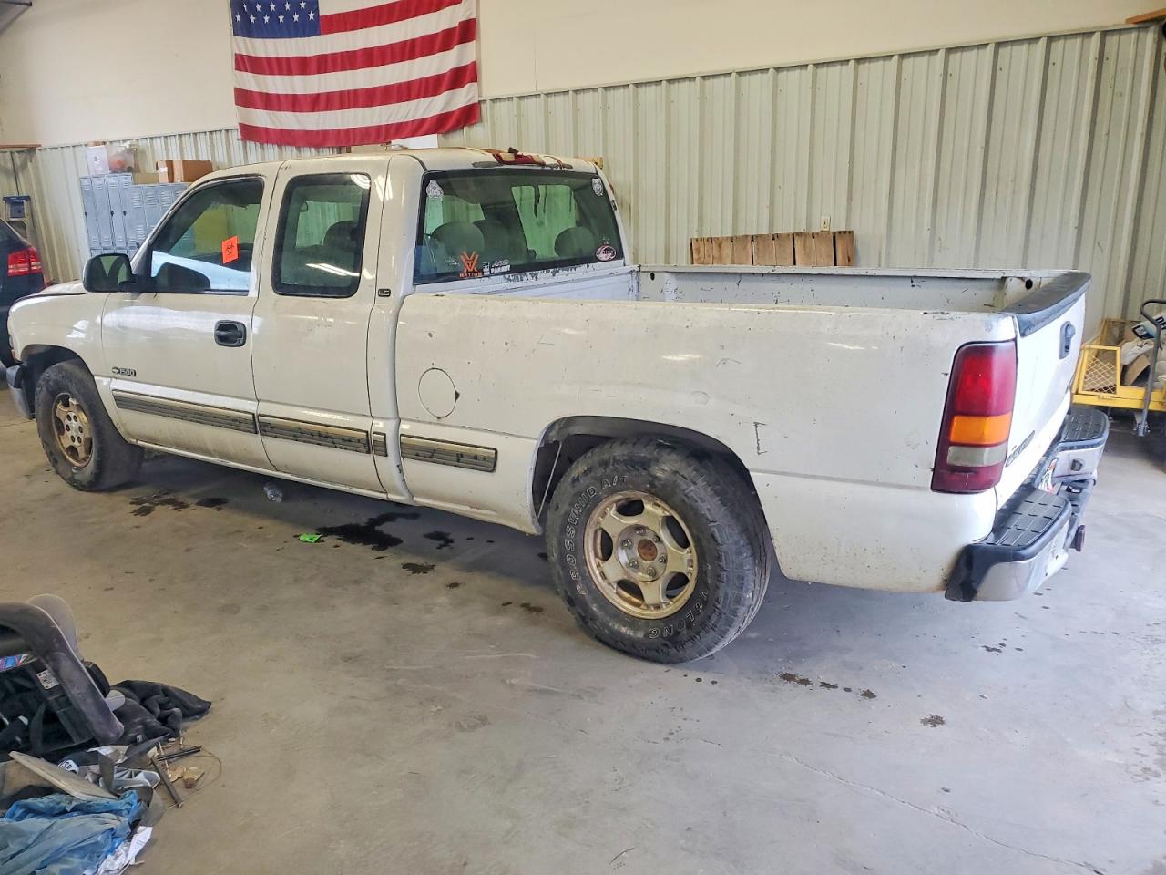 2002 CHEVROLET SILVERADO C1500 photo 2