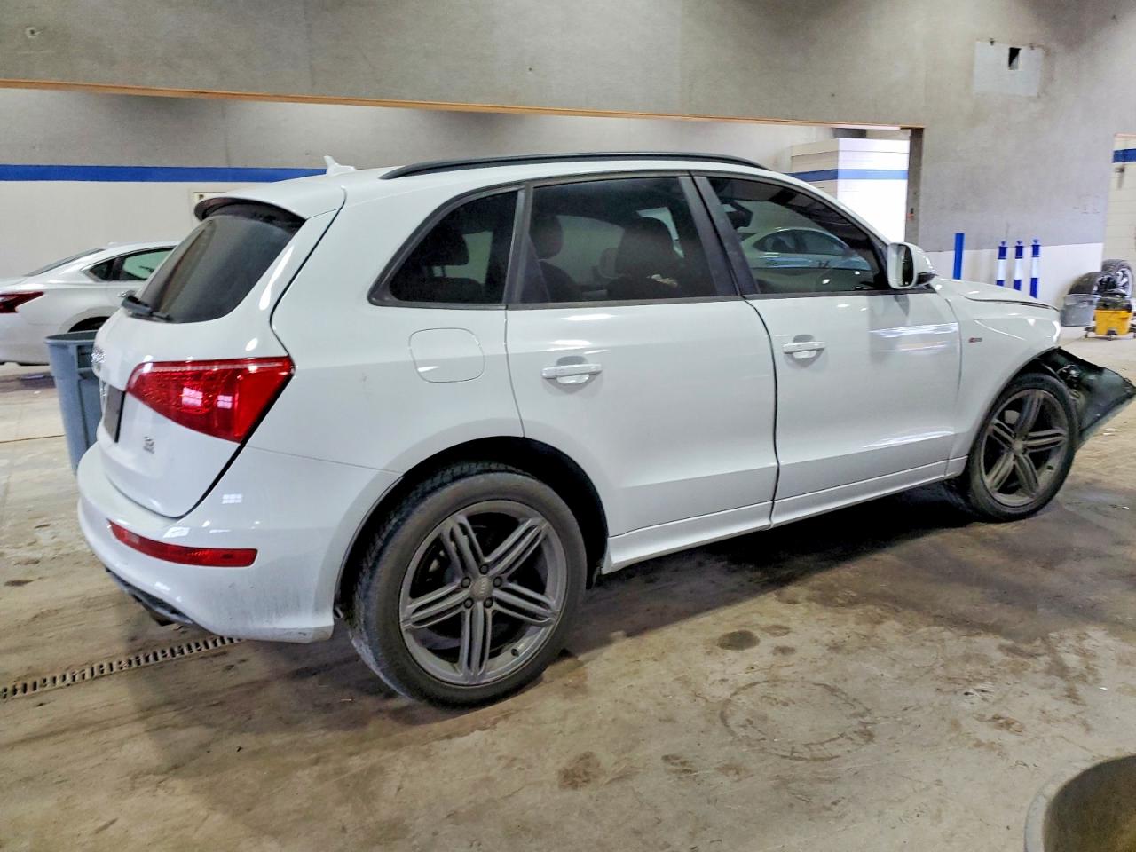 2012 AUDI Q5 PREMIUM PLUS photo 3