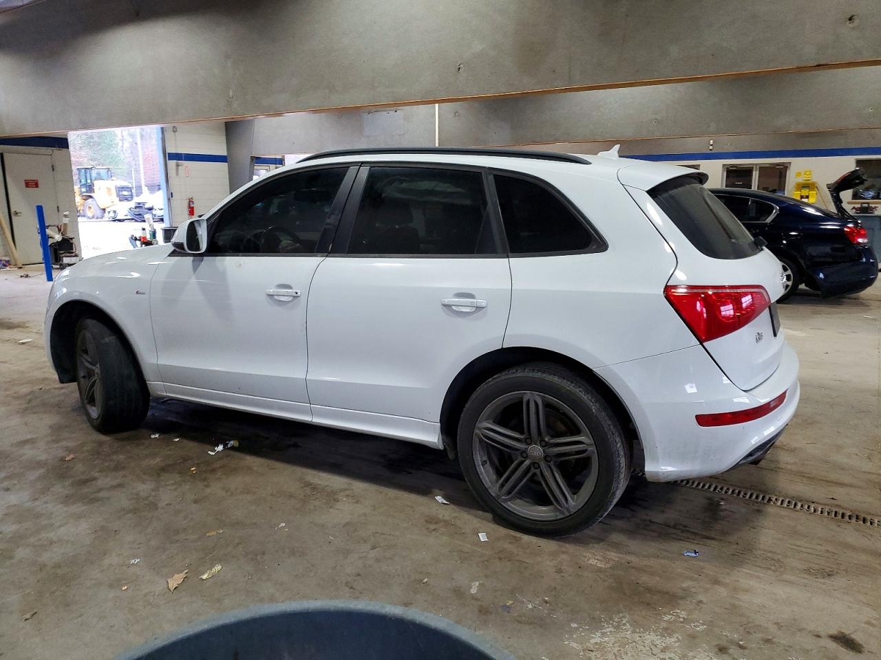 2012 AUDI Q5 PREMIUM PLUS photo 2