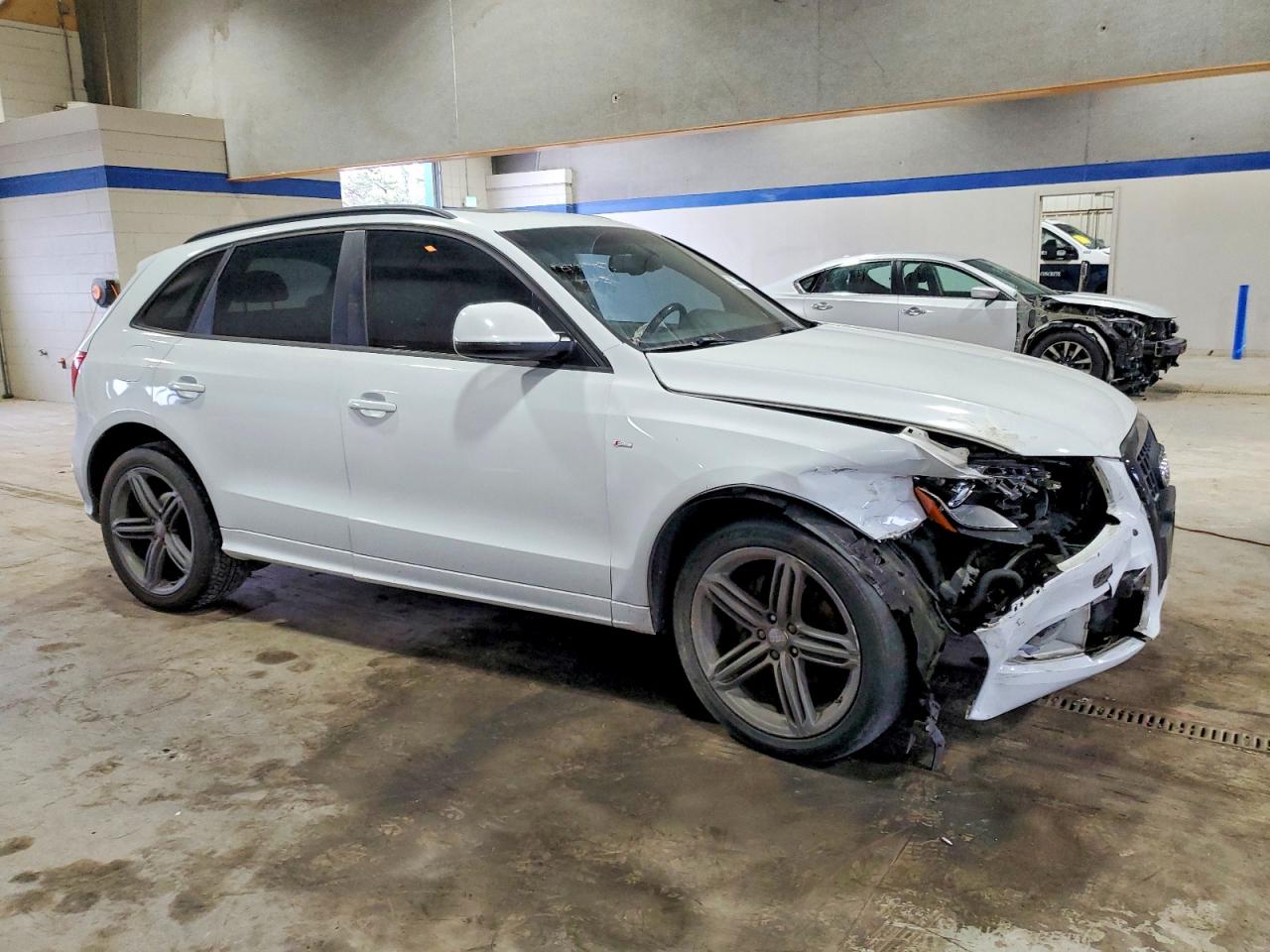 2012 AUDI Q5 PREMIUM PLUS photo 4