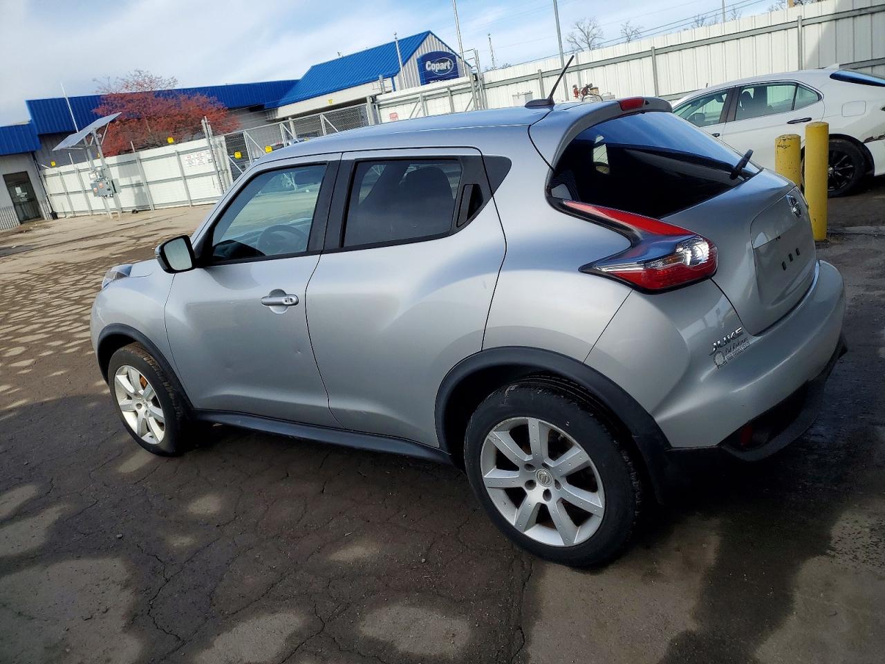 2015 NISSAN JUKE S photo 2
