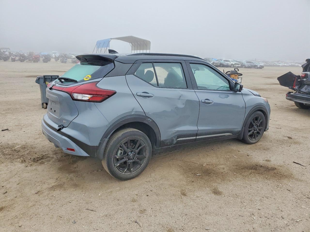 2023 NISSAN KICKS SR photo 3