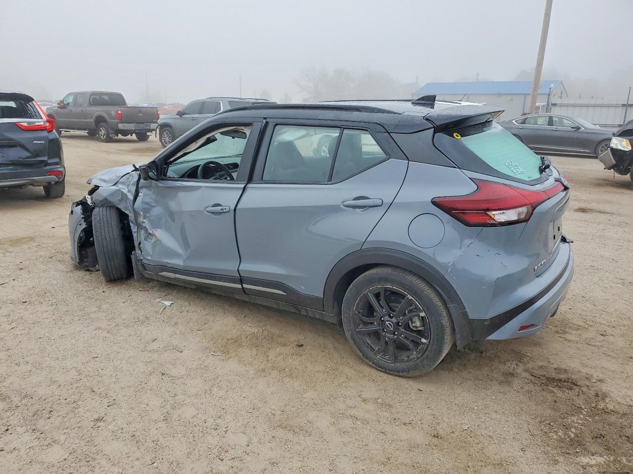 2023 NISSAN KICKS SR photo 2