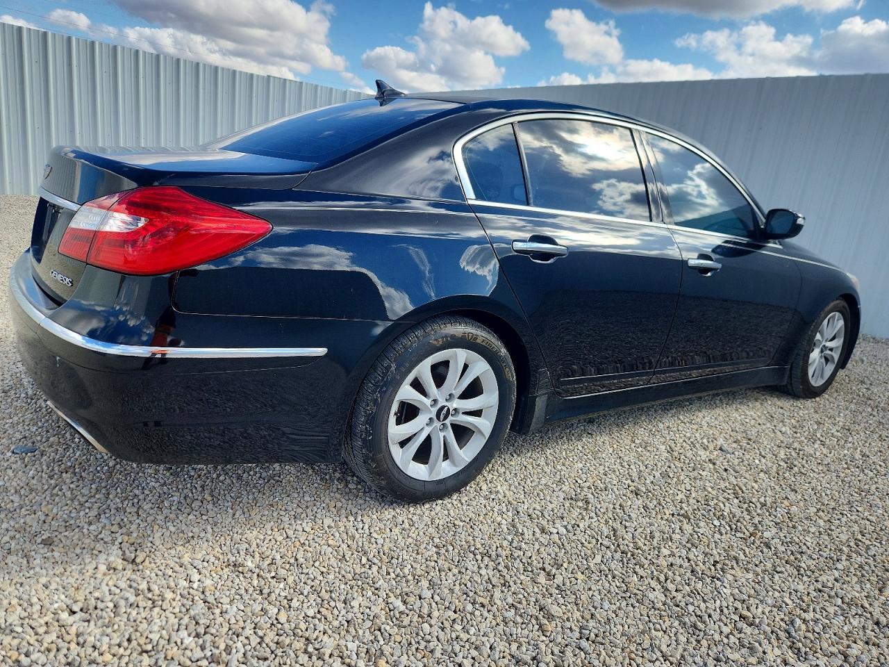 2012 HYUNDAI GENESIS 3.8L photo 3