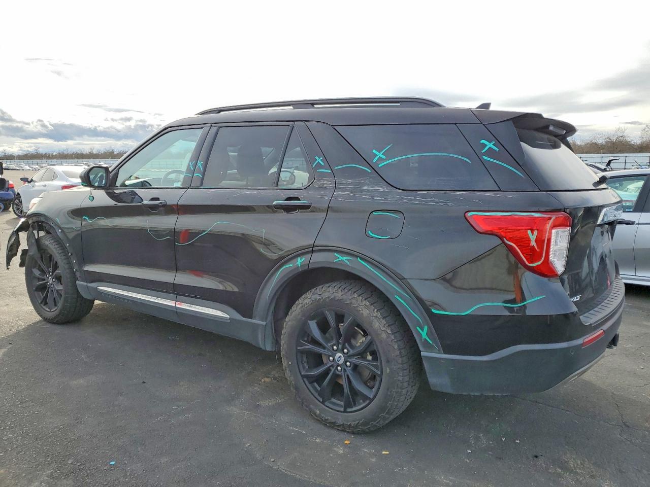2021 FORD EXPLORER XLT photo 2
