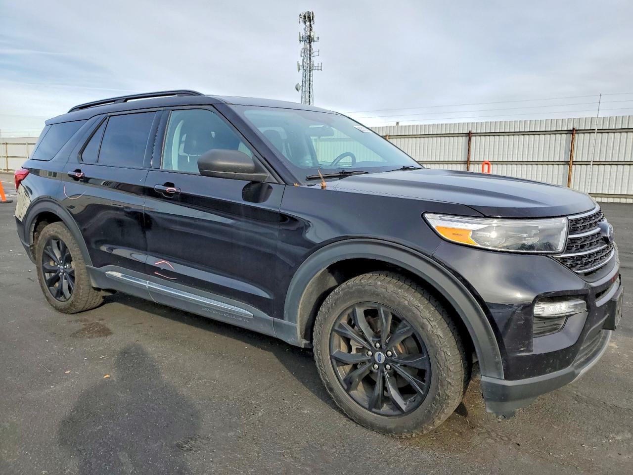 2021 FORD EXPLORER XLT photo 4