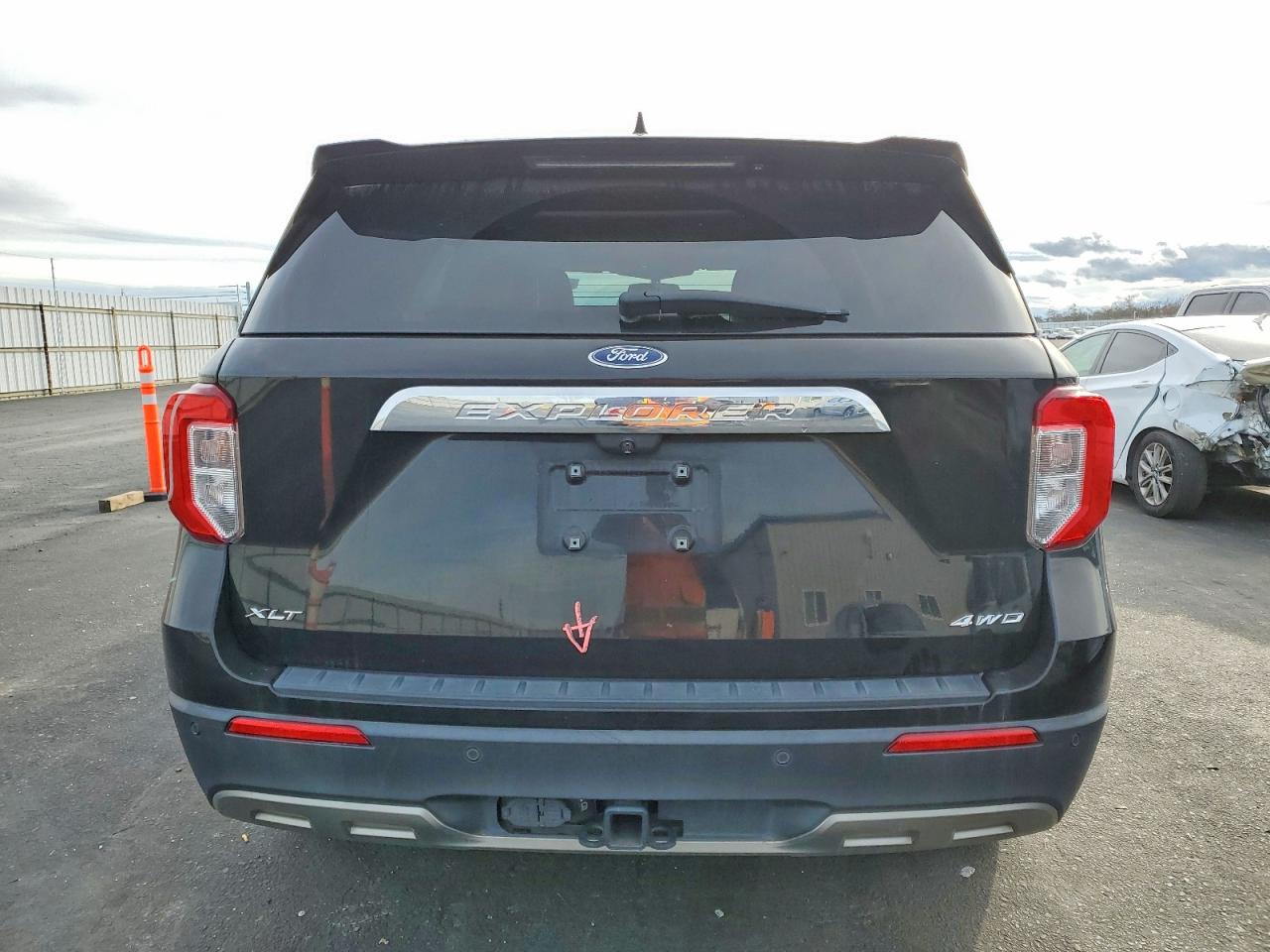 2021 FORD EXPLORER XLT photo 6