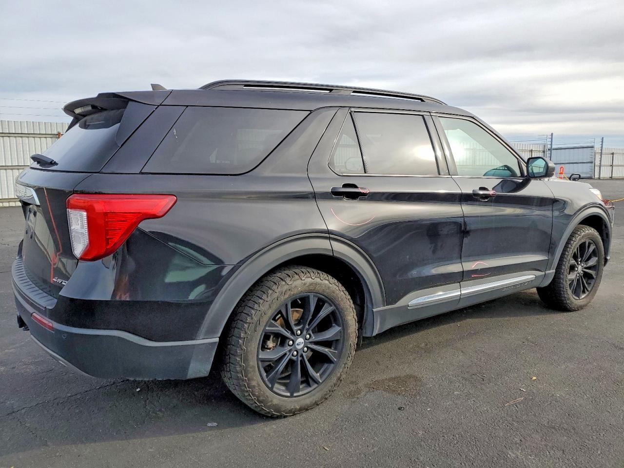 2021 FORD EXPLORER XLT photo 3