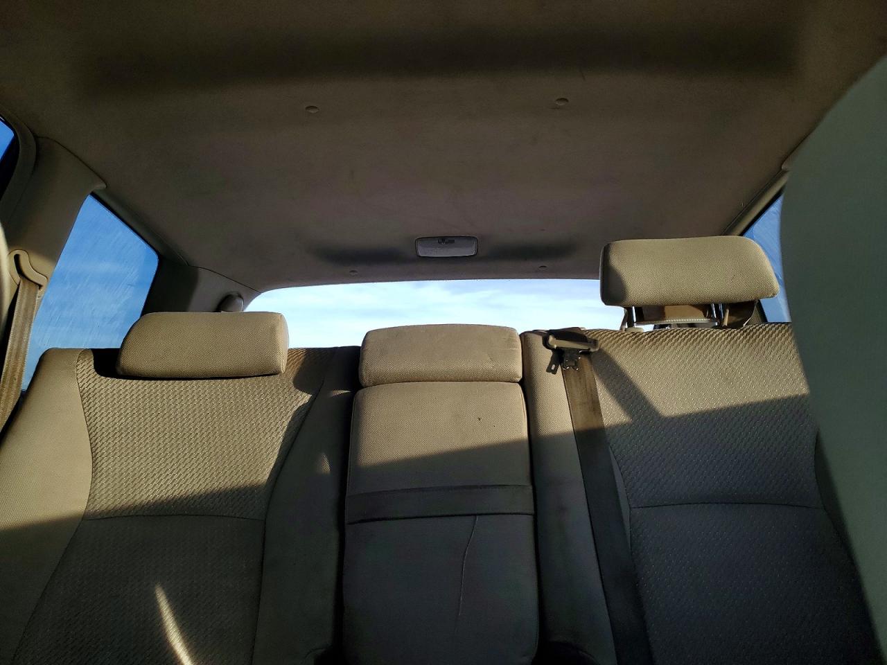2004 TOYOTA HIGHLANDER BASE photo 10