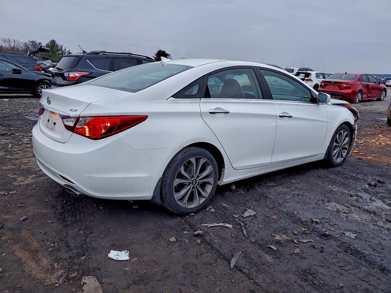 2013 HYUNDAI SONATA SE photo 3