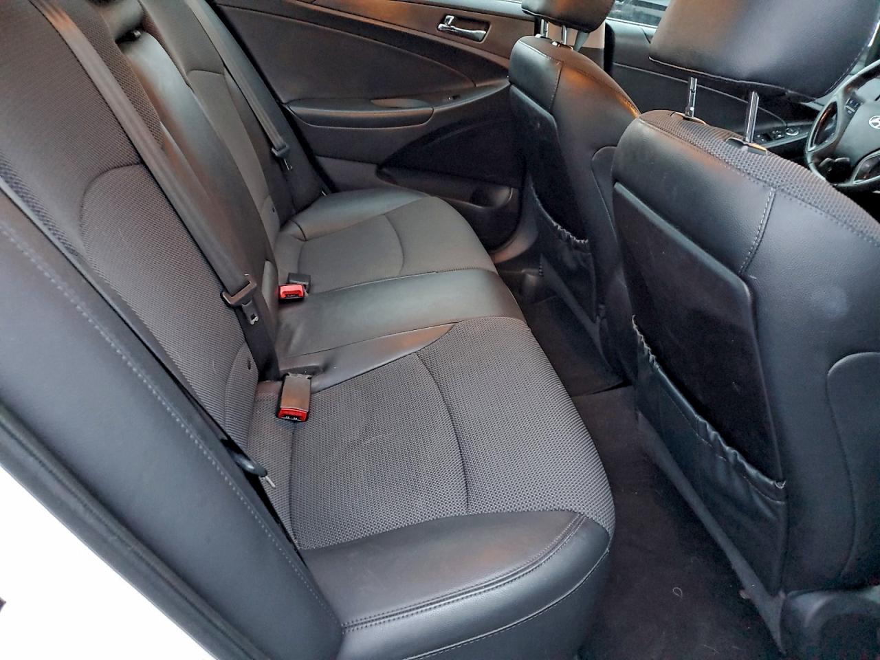 2013 HYUNDAI SONATA SE photo 10