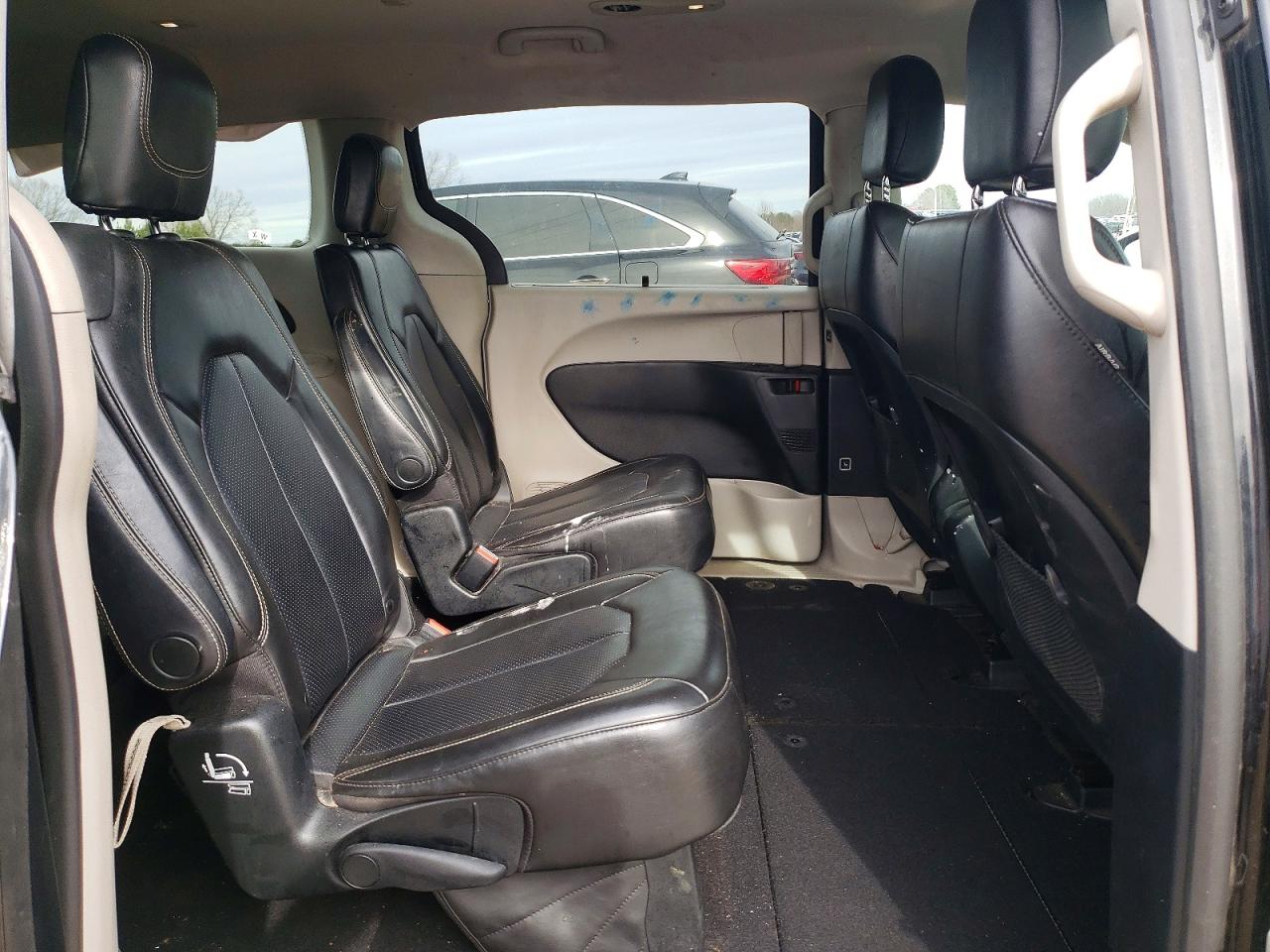 2020 CHRYSLER VOYAGER LXI photo 21