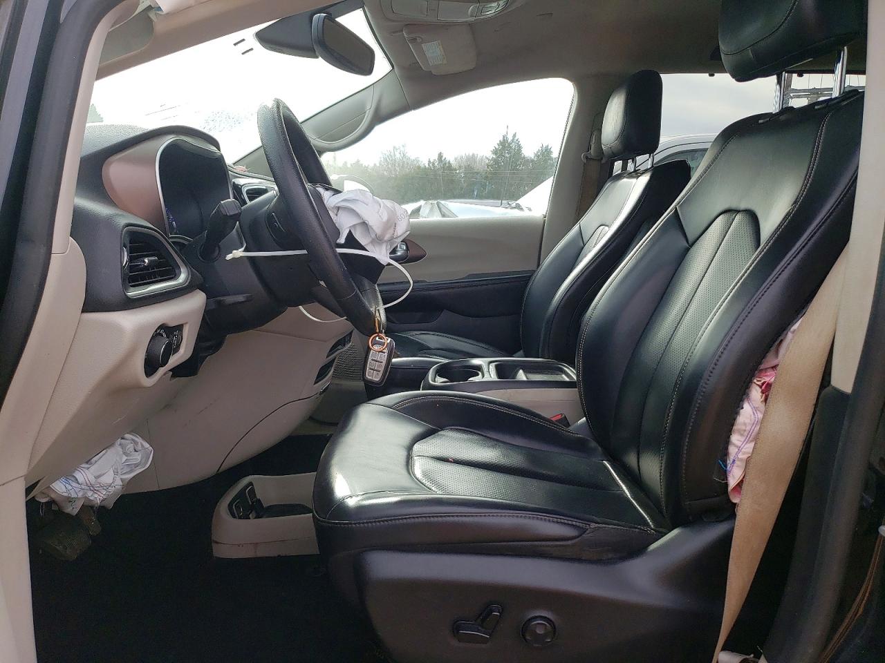 2020 CHRYSLER VOYAGER LXI photo 13