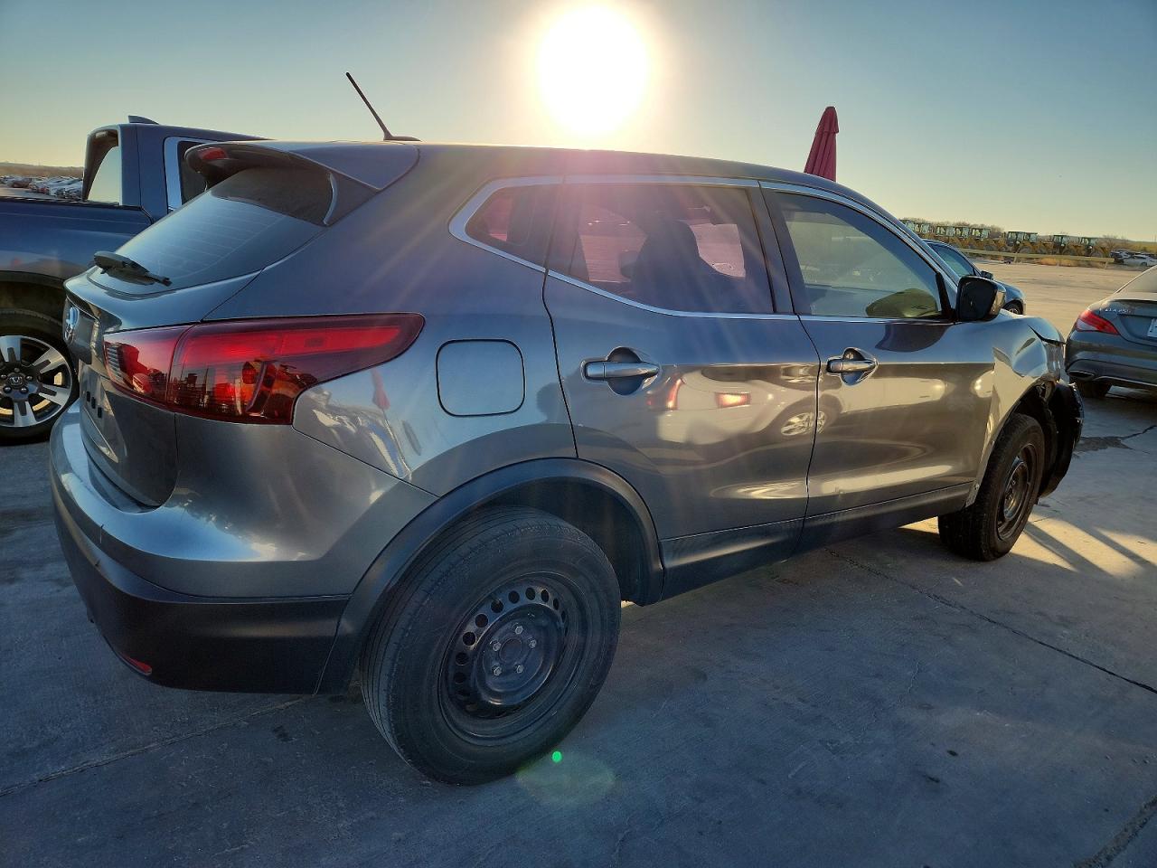 2019 NISSAN ROGUE SPORT S photo 3