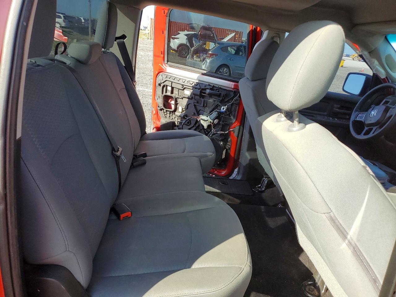 2016 RAM 1500 ST photo 19