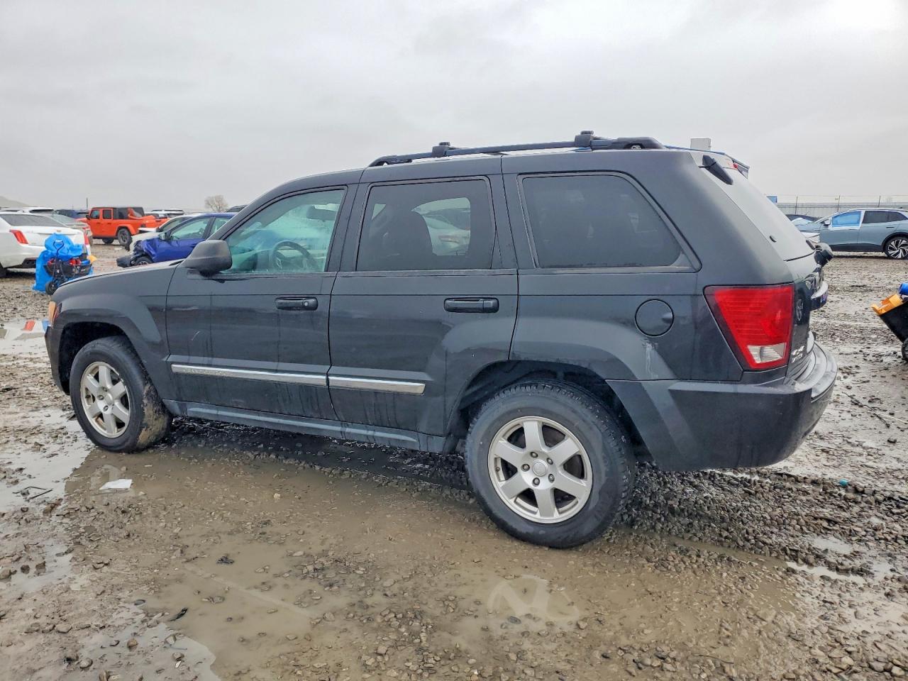 2010 JEEP GRAND CHEROKEE LAREDO photo 2