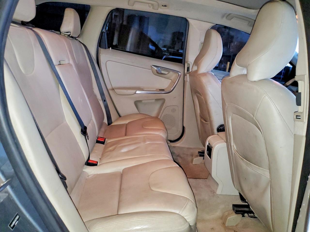 2016 VOLVO XC60 T5 PREMIER photo 10