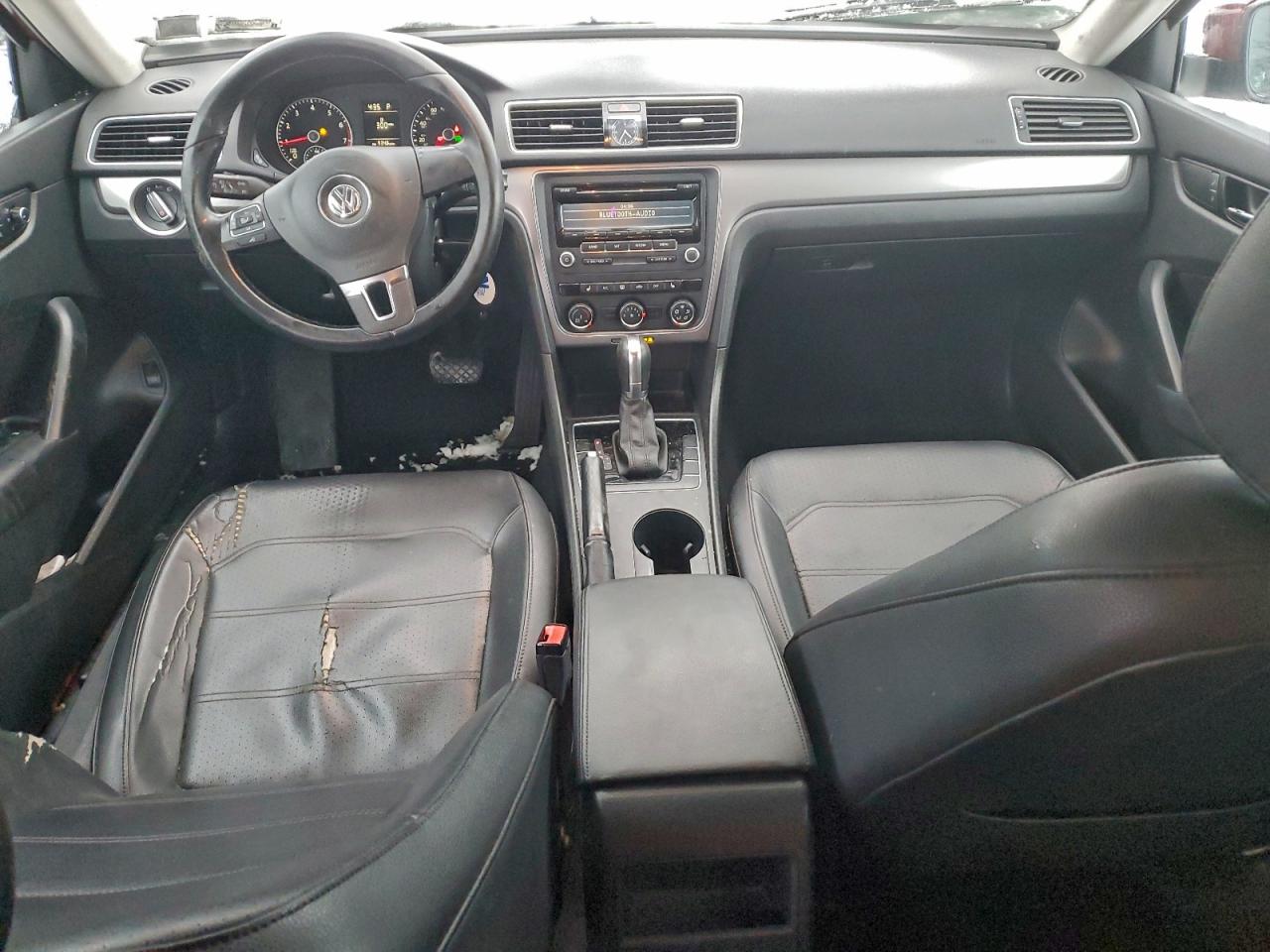 2015 VOLKSWAGEN PASSAT S photo 15