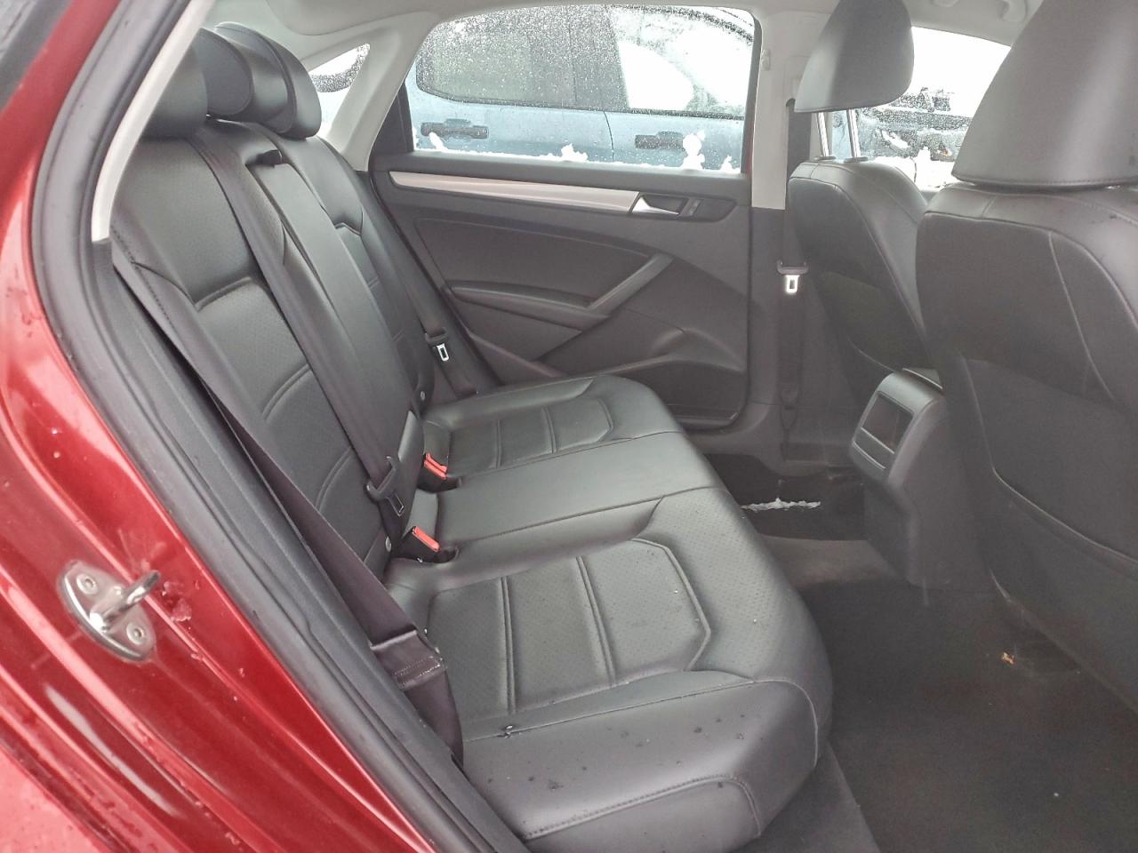 2015 VOLKSWAGEN PASSAT S photo 19