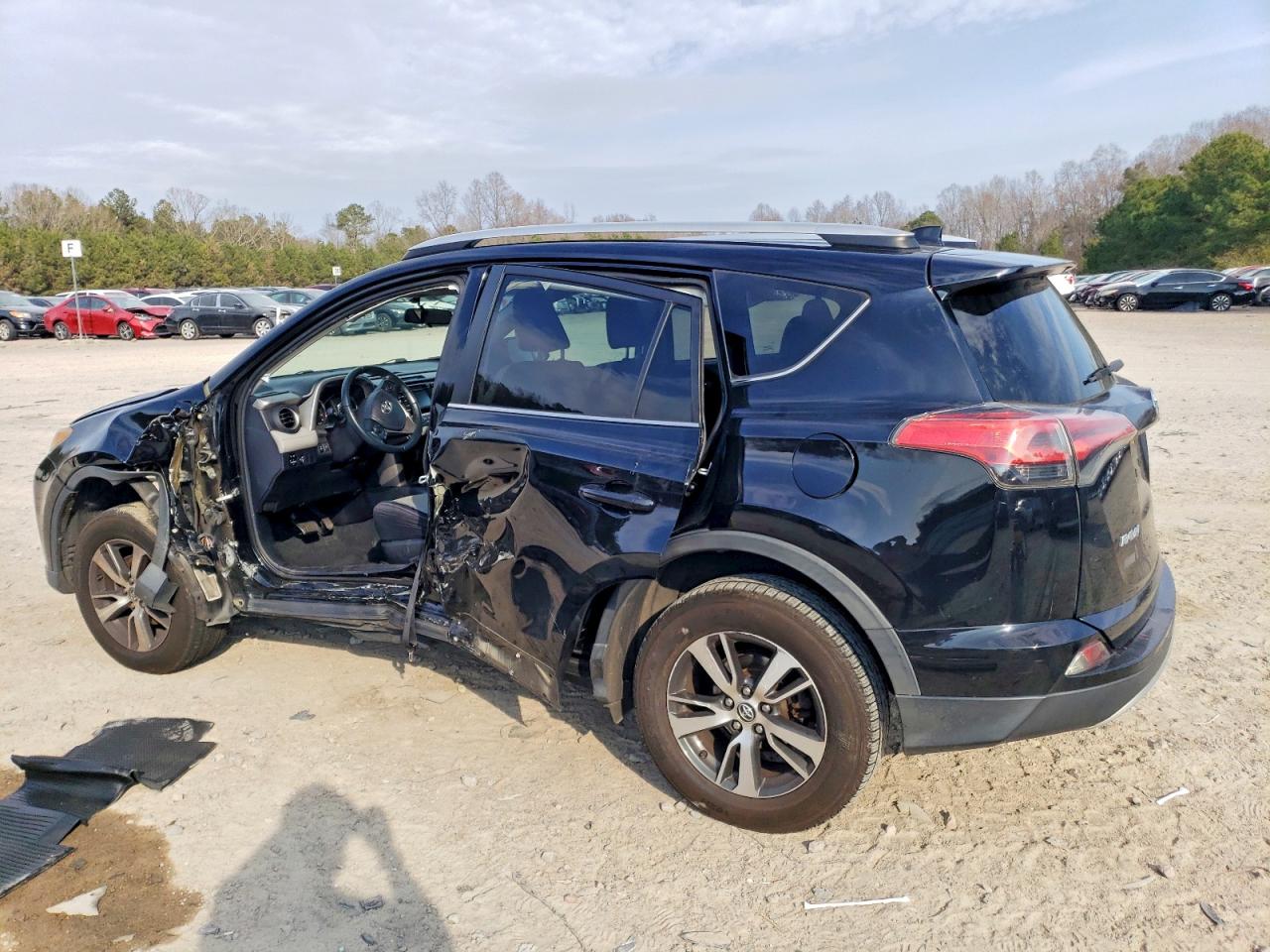 2016 TOYOTA RAV4 XLE photo 2
