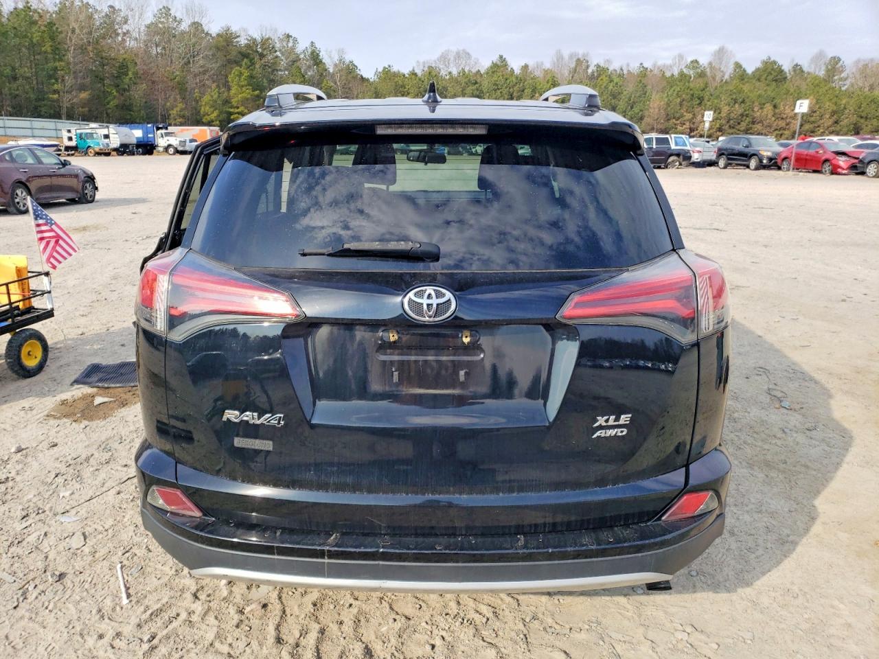 2016 TOYOTA RAV4 XLE photo 6