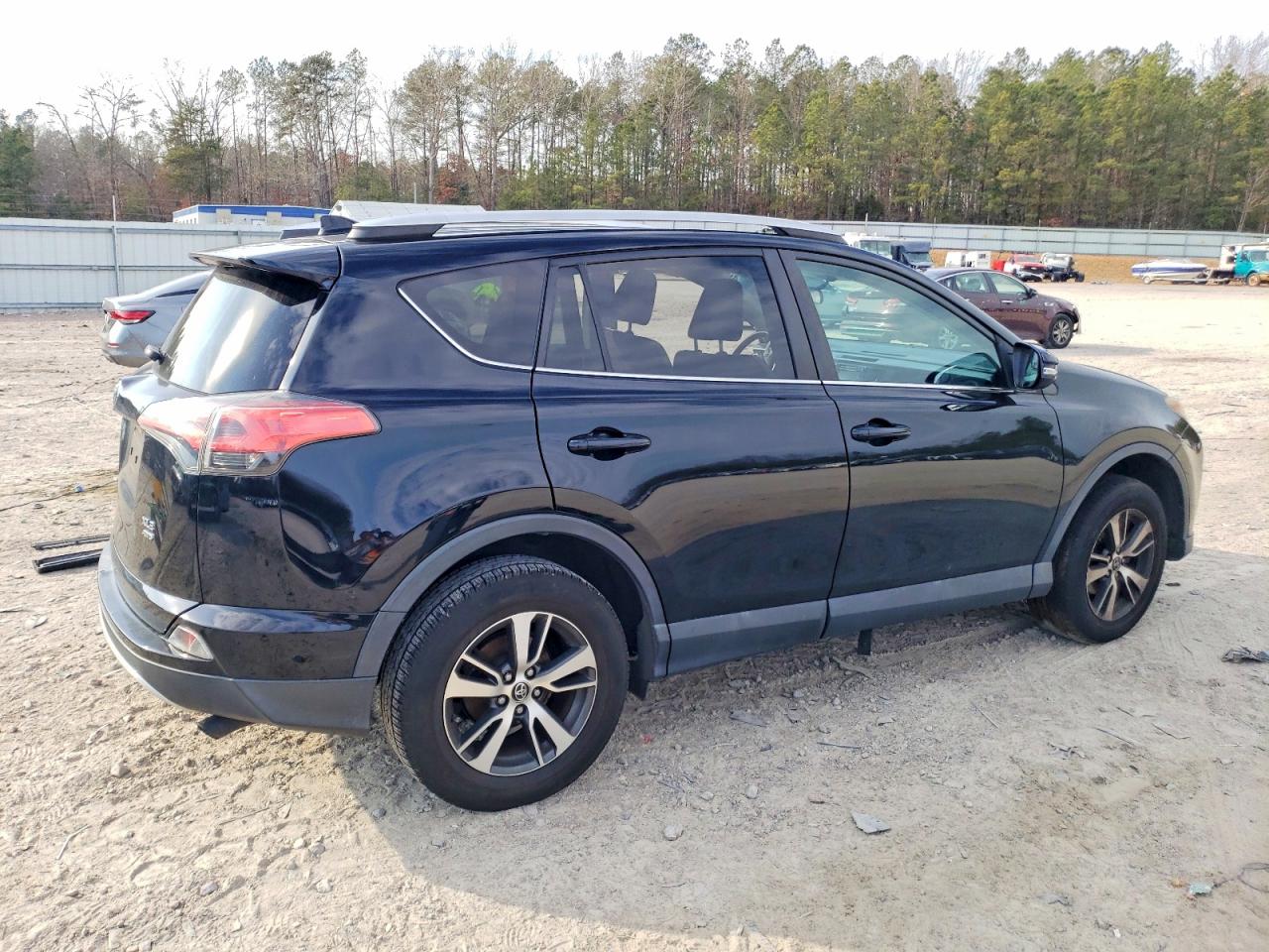2016 TOYOTA RAV4 XLE photo 3